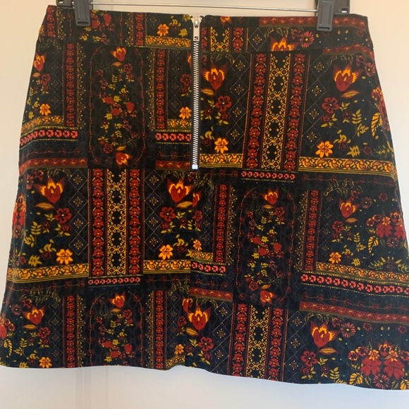 Velvet Mini Skirt - Picture 3 of 5